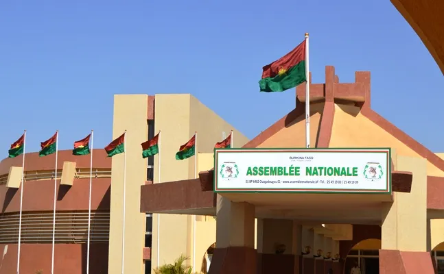 Burkina Faso : le parlement de transition donne son aval à la tenue des assises nationales