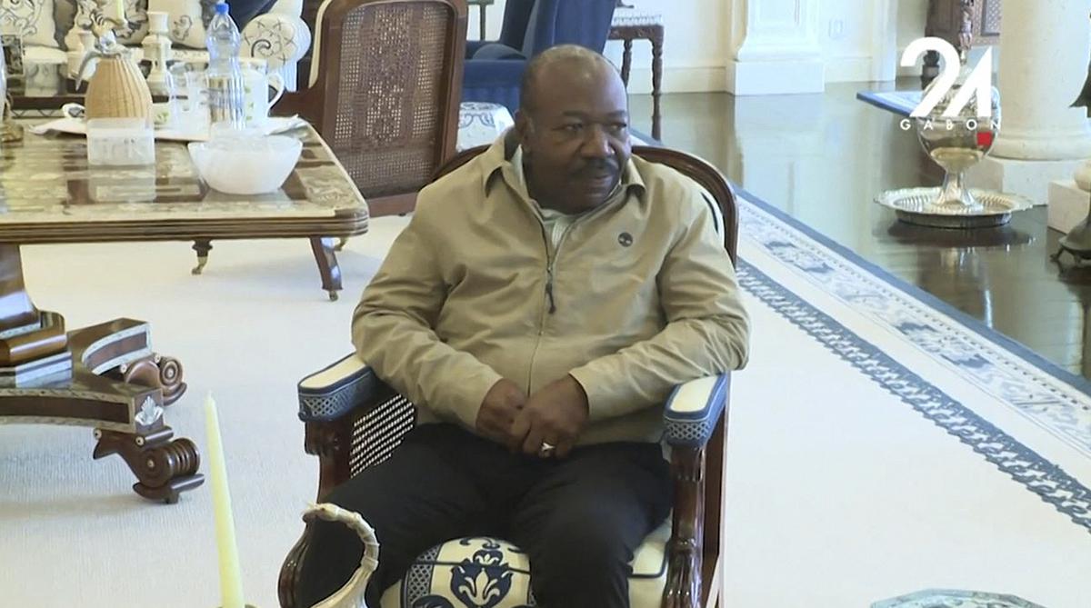 Ali Bongo Ondimba, ancien président du Gabon, a entamé mardi 14 mai, accompagné de deux de ses fils, une grève de la faim. Leur objectif : protester contre les actes de torture infligés à des membres de leur famille.