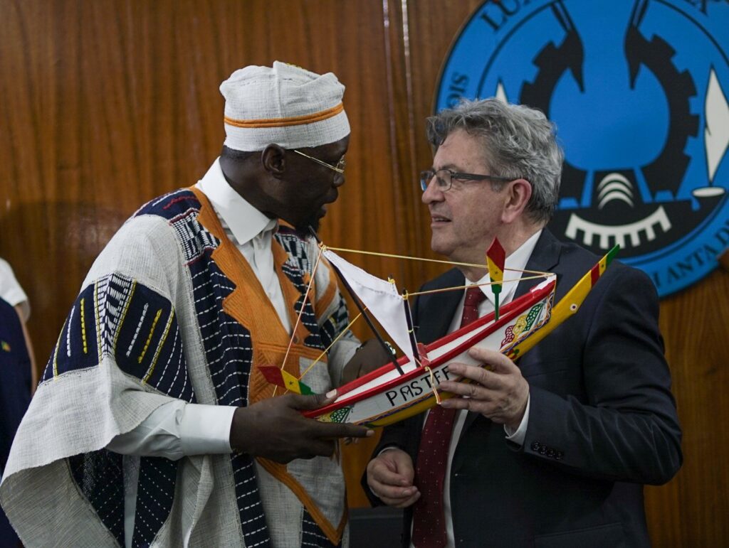 Sénégal : Mélenchon salue la « victoire du Pastef » aux législatives