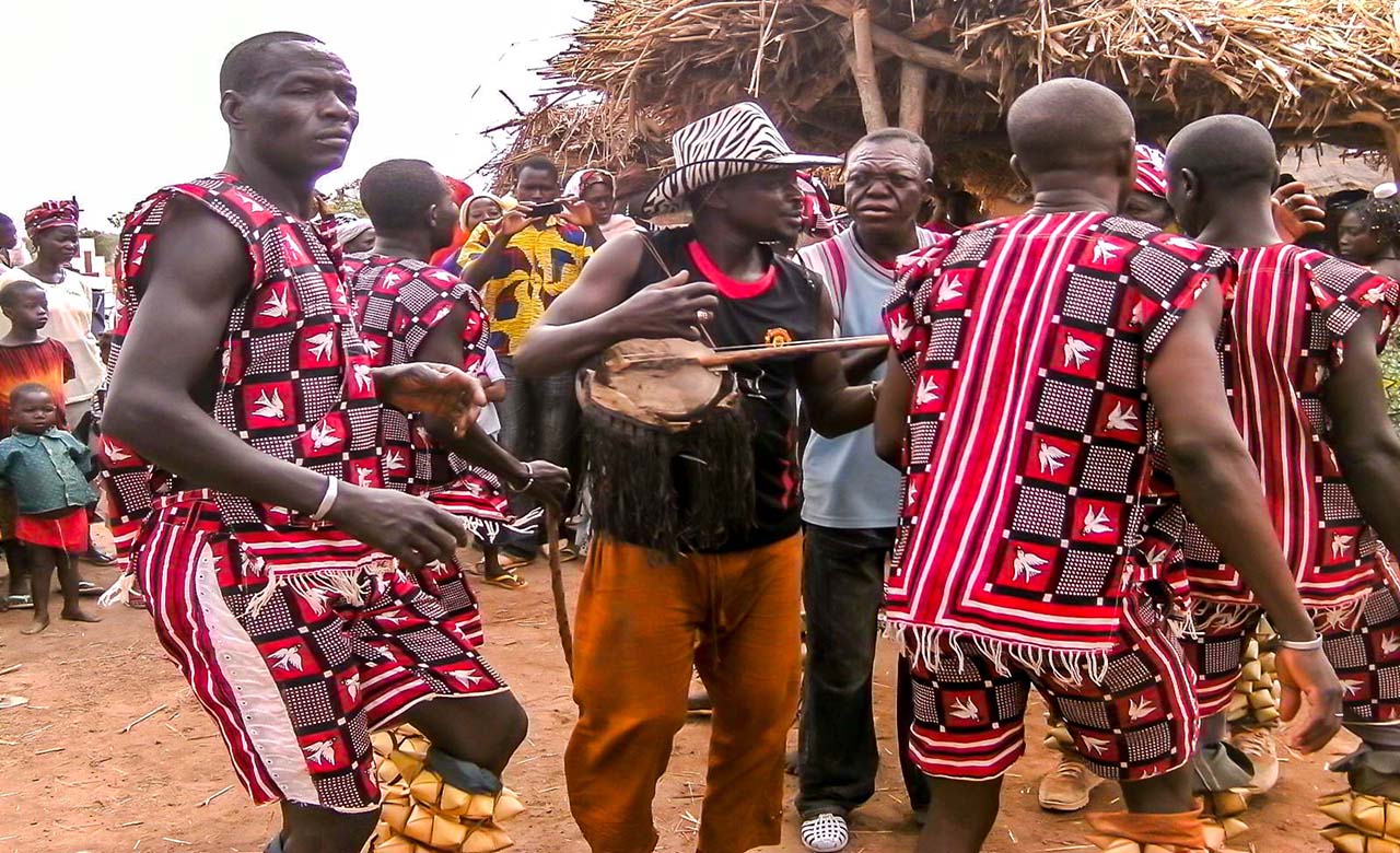 Le gouvernement de transition du Burkina Faso a décidé d'instituer la Journée des coutumes et traditions, fixée au 15 mai de chaque année, dans le but de promouvoir les valeurs et pratiques ancestrales tout en réaffirmant la laïcité de l'État.