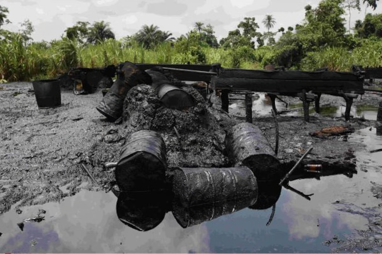 Nigéria : 40 sites illégaux de raffinage de pétrole démantelés par l'armée