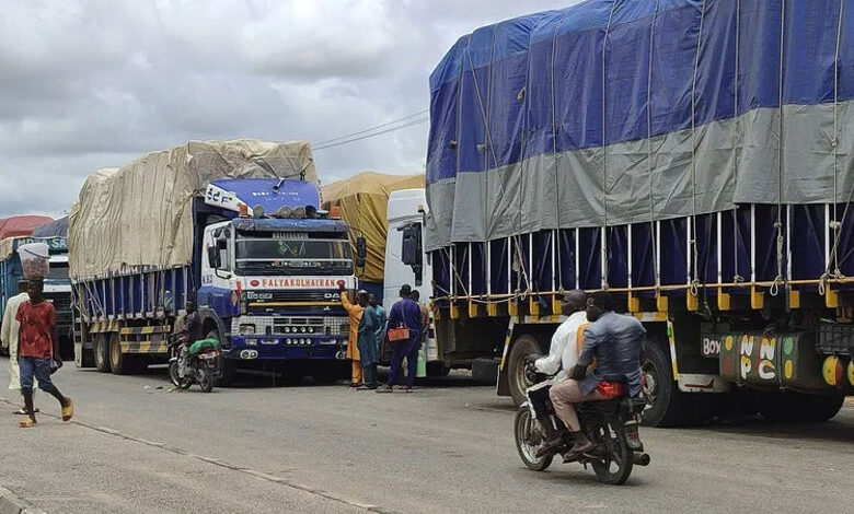 Blocage des camions RB au Port de Lomé : le syndicat des transporteurs et exportateurs du Bénin réagit