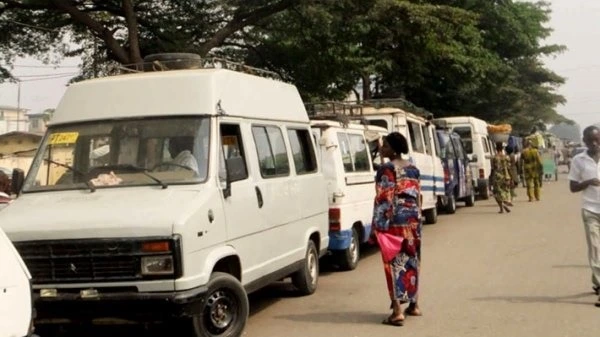 Port de ceinture de sécurité obligatoire au Bénin : les conducteurs de mini-bus en grève à Porto-Novo