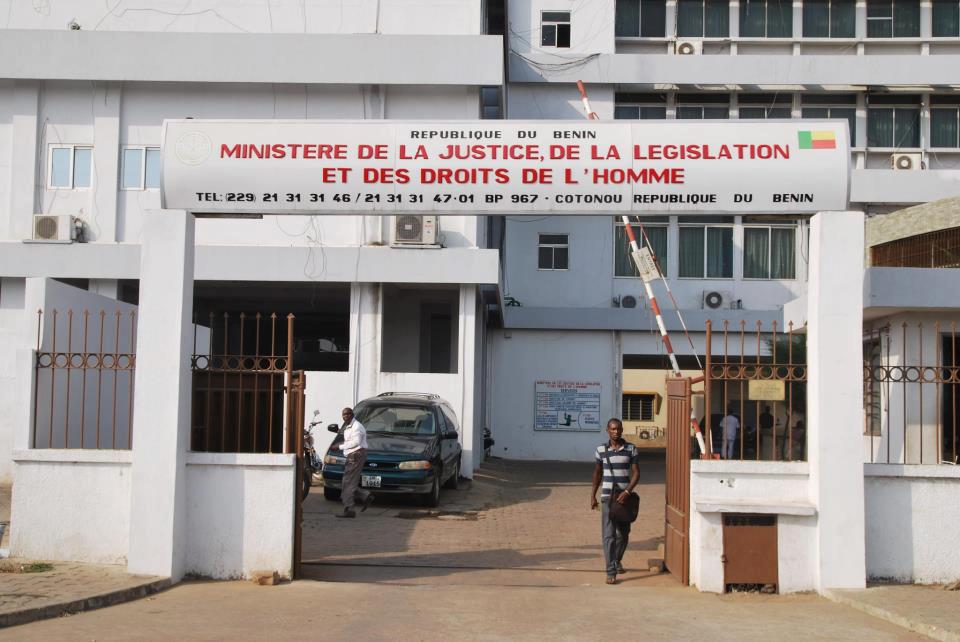 Bénin : l'Agence Judiciaire du Trésor invite 35 personnes à retirer une pièce