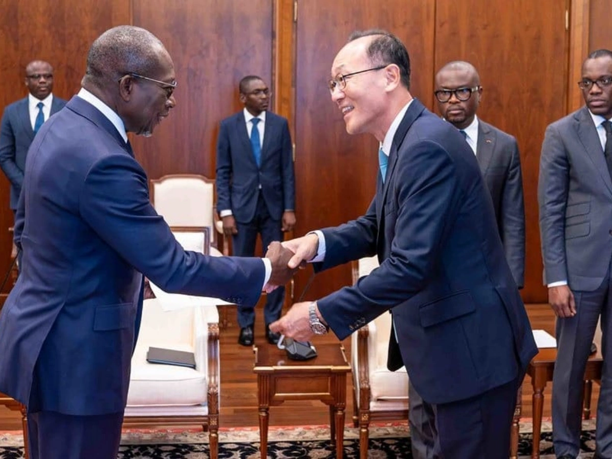 Patrice Talon reçoit les lettres de créance de huit nouveaux ambassadeurs