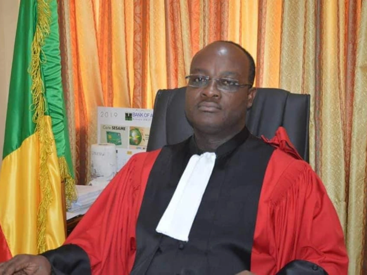 Bénin: 70 personnes invitées à se présenter à l'Agent Judiciaire du Trésor