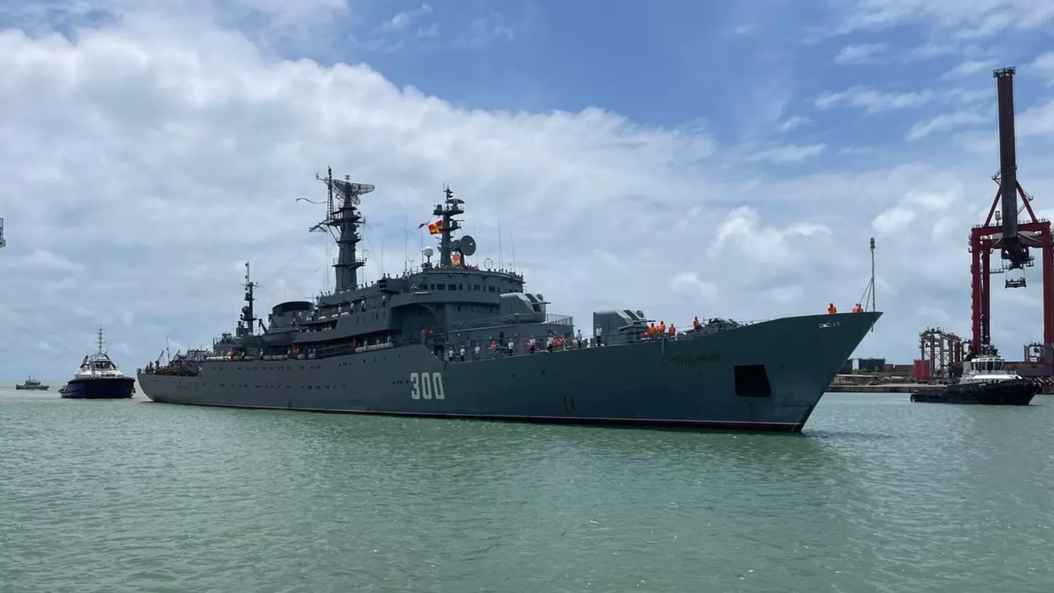 Le Bénin accueille le Smolny, un navire militaire russe - Africaho