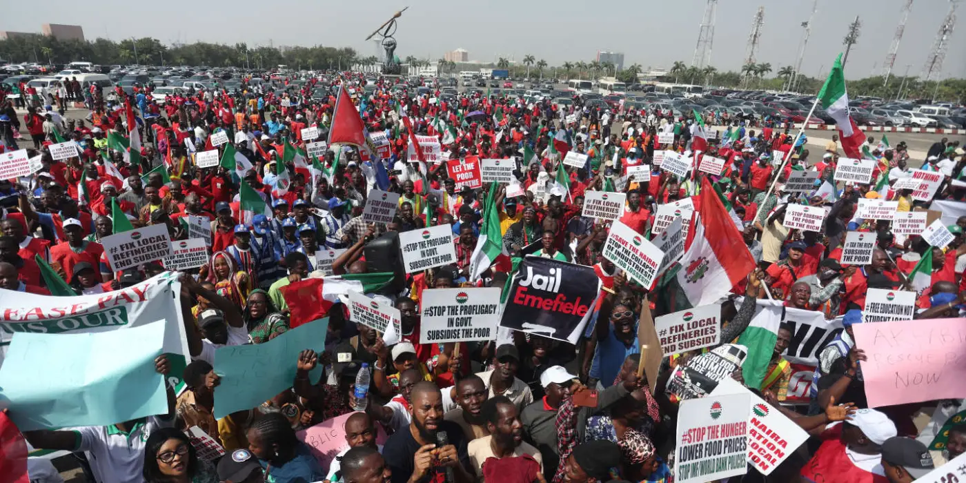 Nigeria : Amnesty International réagit à l'inculpation de 10 jeunes pour "haute trahison"