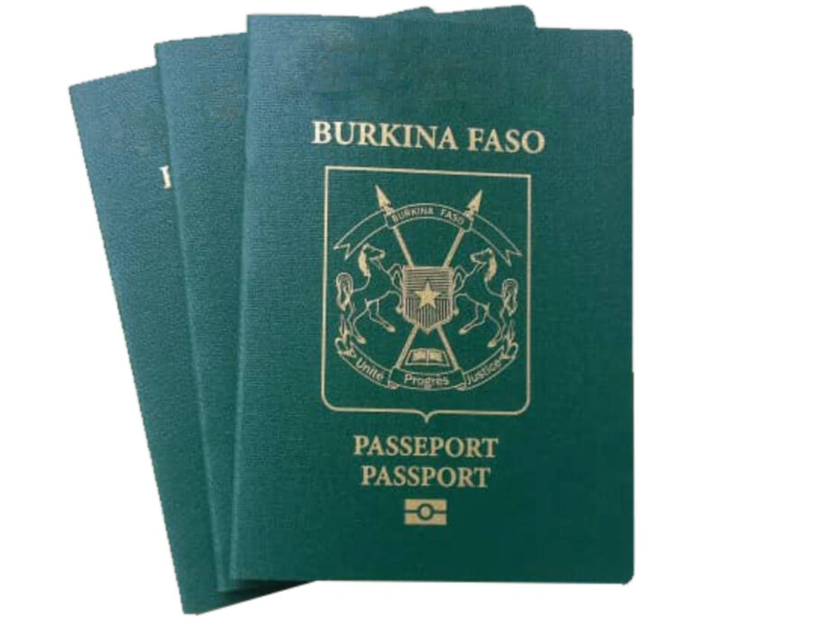 AES : le Burkina Faso dévoile son nouveau passeport biométrique 