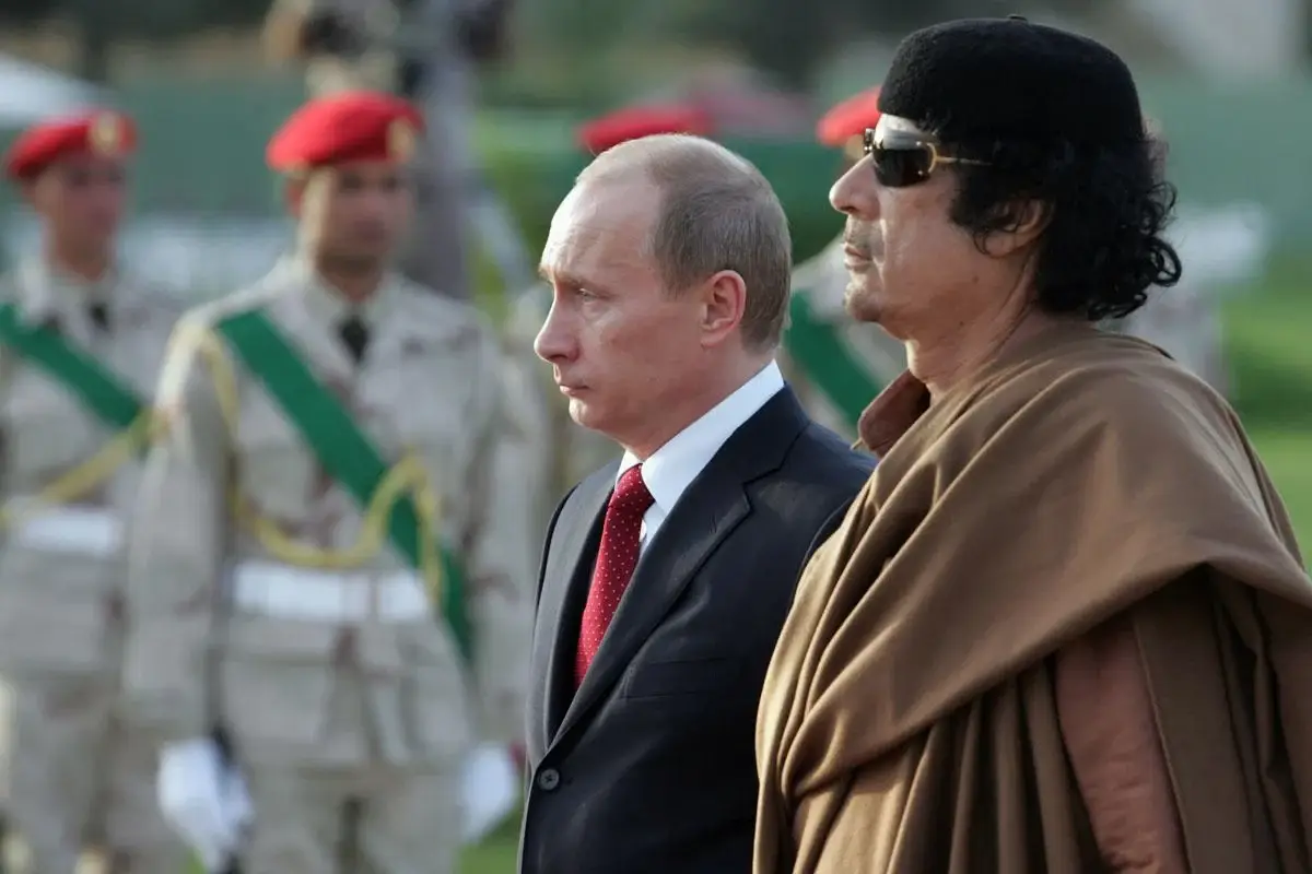 Vladimir Poutine et Kadhafi (1)