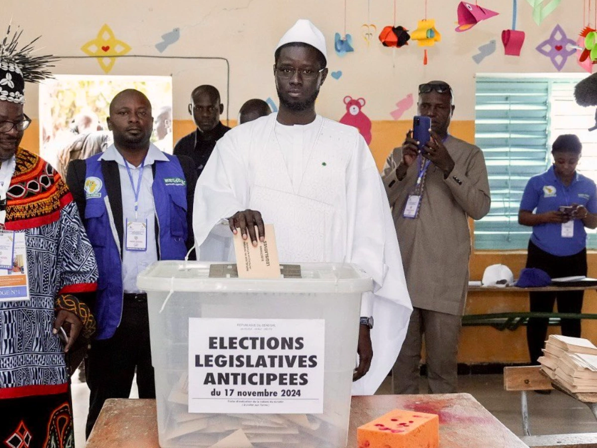 Législatives au Sénégal : le Pastef revendique une large victoire, l'opposition salue le scrutin