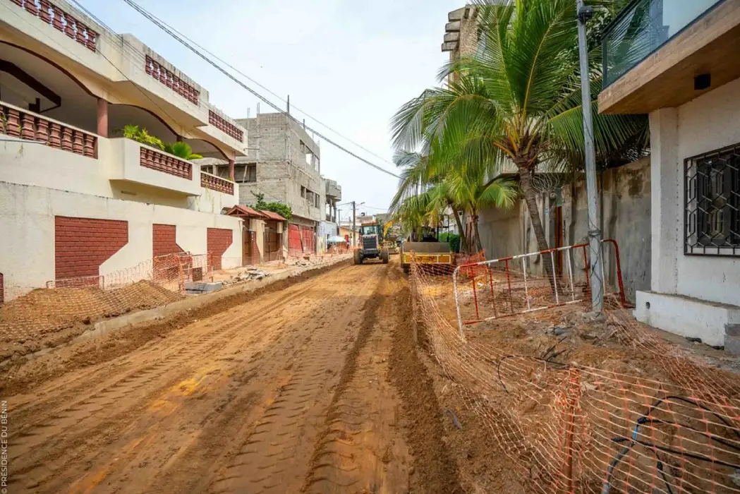 Phase B du projet asphaltage à Cotonou : une transformation majeure pour Fidjrossè-Togbin