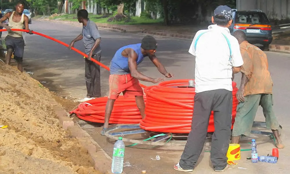 Accès à internet au Bénin : le dessein du déploiement de la fibre optique dans les communes