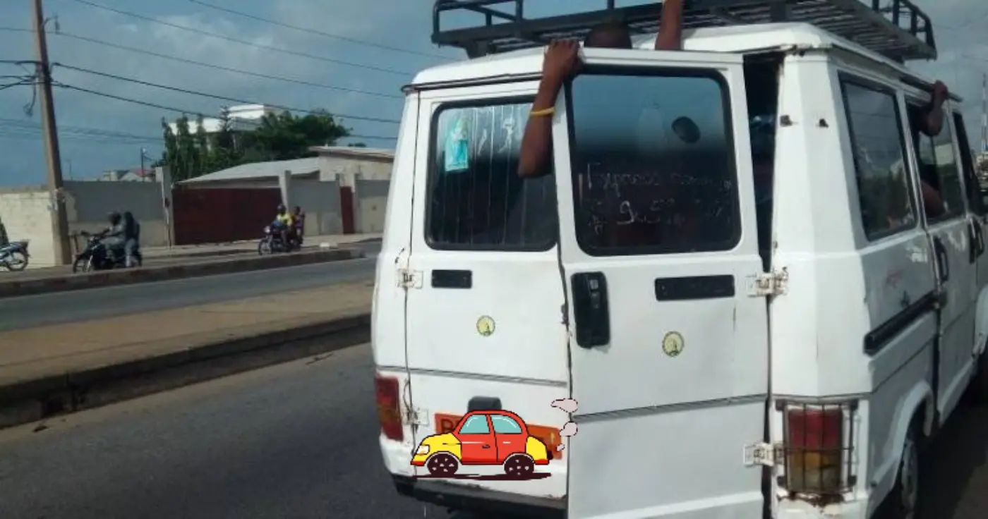 Bénin : un minibus tokpa-tokpa prend feu sur la route inter-État à Djeffa