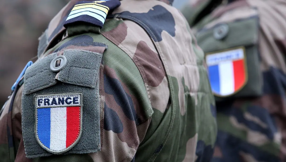 La fabrication des uniformes de l'armée française à Madagascar divise à Paris