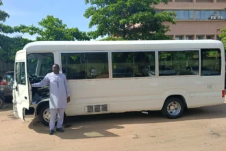 Bénin : Talon offre un bus flambant neuf à Bani Gansé FC de Banikoara