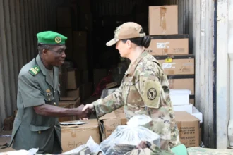 l'ambassade des Etats-Unis dote les FAB d'uniformes et d'équipements de sécurité