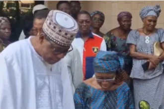 Boni Yayi présente ses condoléances à la famille de Amos Elègbè