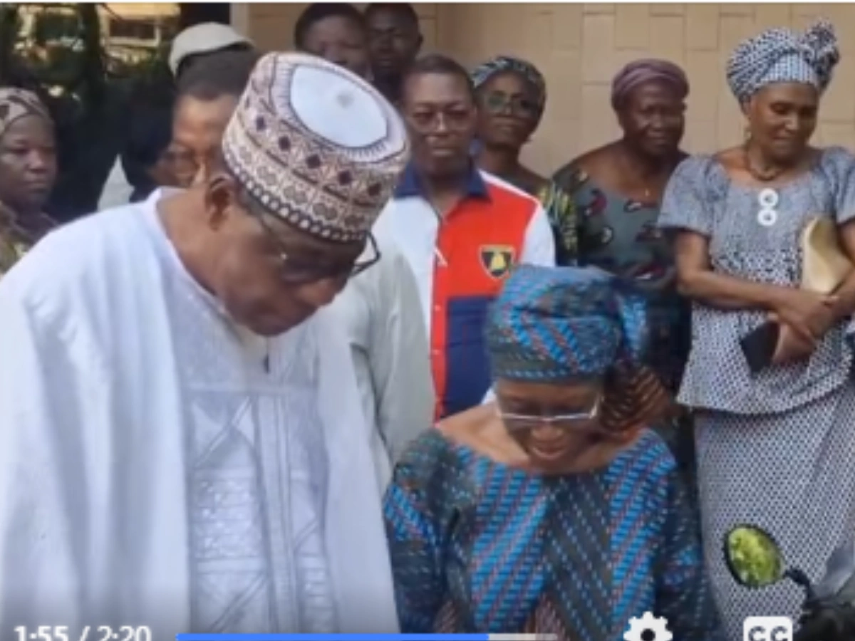 Boni Yayi présente ses condoléances à la famille de Amos Elègbè