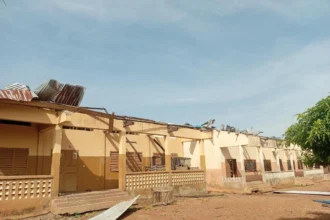 Bénin: le gouvernement ordonne la réfection des toitures de salles de classe décoiffées dans 135 collèges