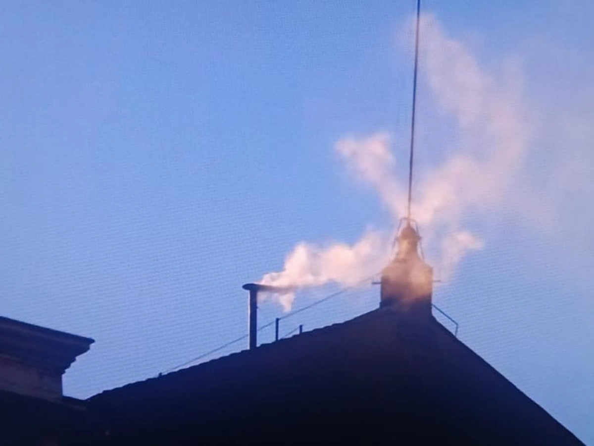 Fumée blanche au Vatican, un nouveau Pape élu !