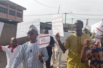 Marche du 1er mai à Cotonou : le film de l'arrestation de Kassa Mampo et 7 manifestants de la CSTB