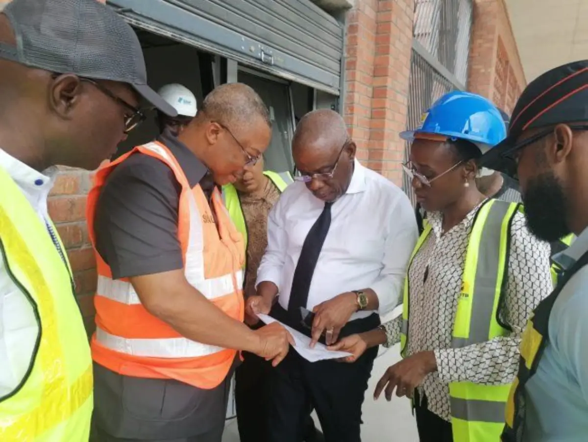 Grand Pôle commercial du stade GMK : les ministres Alimatou Shadiya et José Tonato constatent l’évolution des travaux