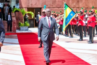 Gabon : démission du Premier ministre Raymond Ndong Sima