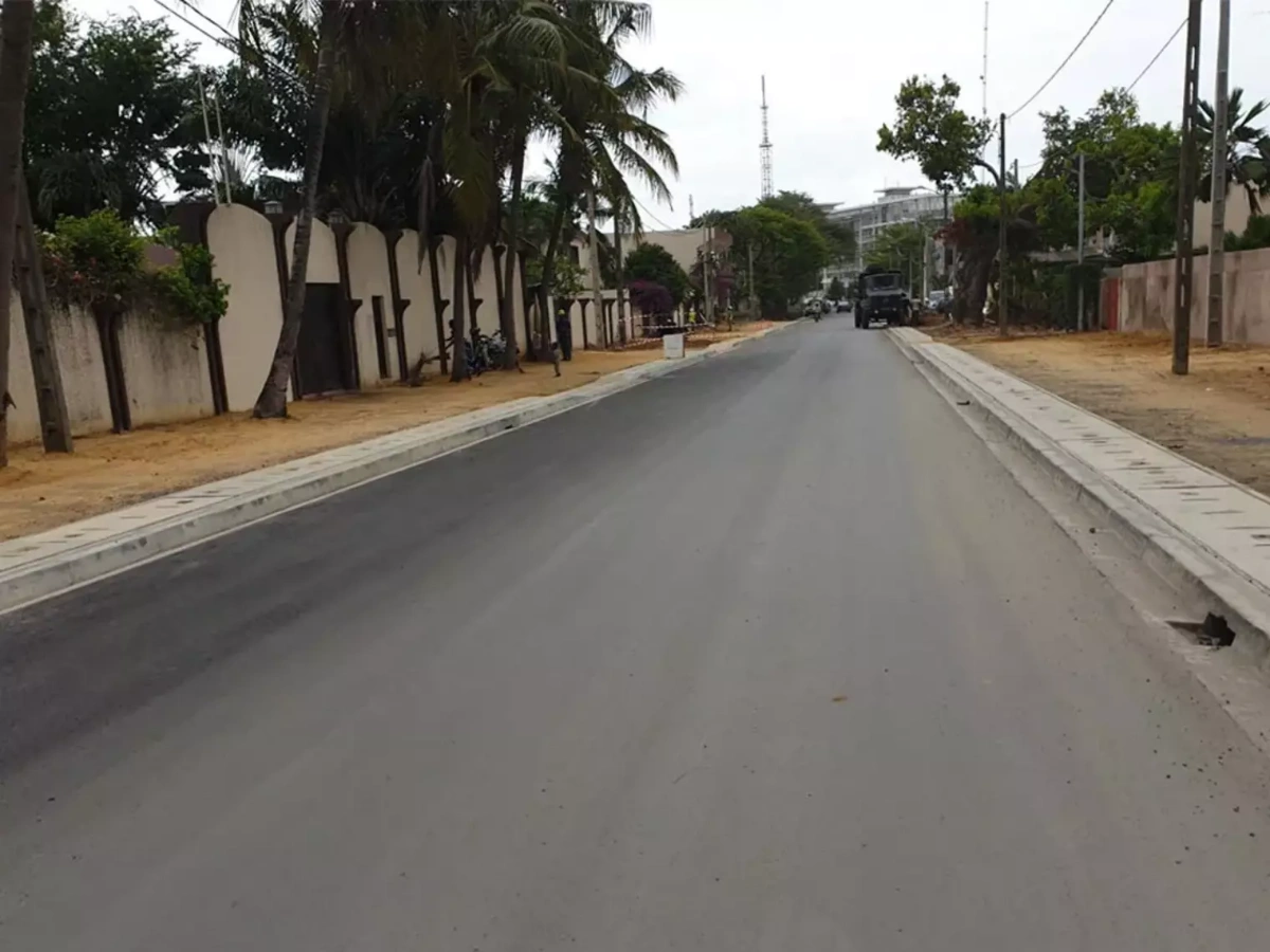 Rue Houdou Ali à Fidjrossè : les travaux d'asphaltage lancés ce 23 mai