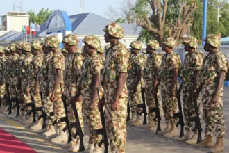 Nigeria : plus de 30 soldats et policiers arrêtés pour vente présumée d'armes aux terroristes