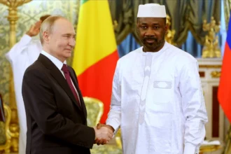 Assimi Goïta reçu par Vladimir Poutine pour renforcer la coopération russo-malienne