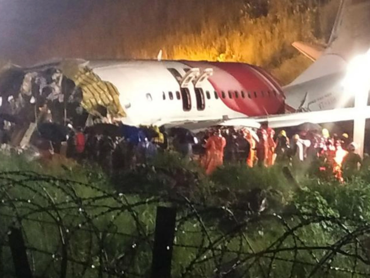 Crash aérien en Inde: un avion s'écrase avec 242 passagers à bord