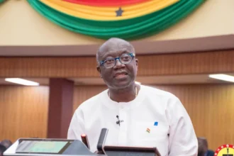 Ghana: l'ex-ministre des Finances Ken Ofori-Atta recherché par Interpol pour corruption