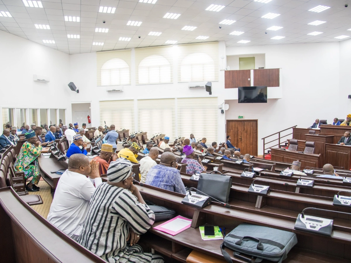 Bénin: les députés prennent acte de 12 accords de prêt ratifiés pour soutenir l'agriculture, l'énergie et l'alimentation scolaire