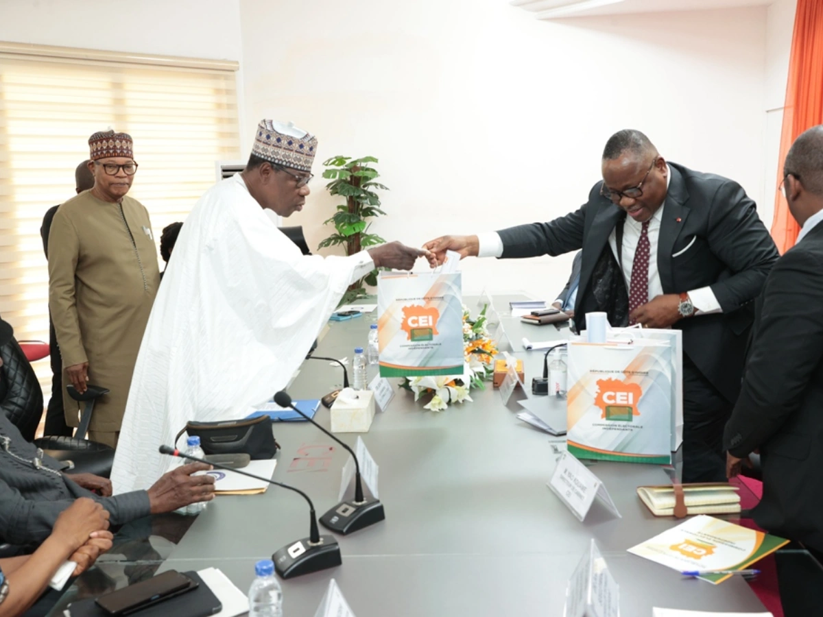 Côte d'Ivoire: Boni Yayi et sa délégation reçus par le président de la commission électorale