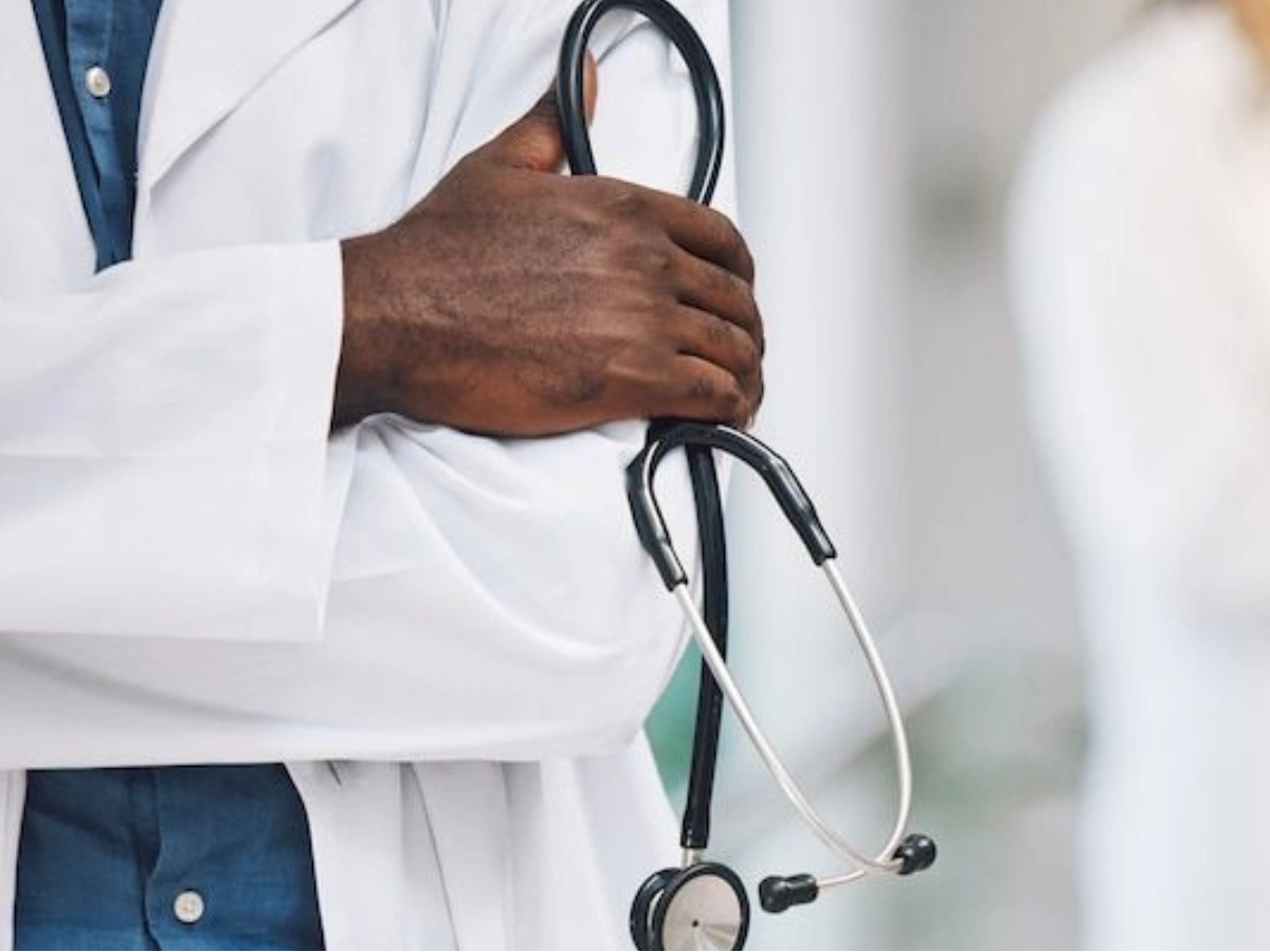 Médecins, pharmaciens, dentistes : le gouvernement fixe de nouvelles règles du jeu