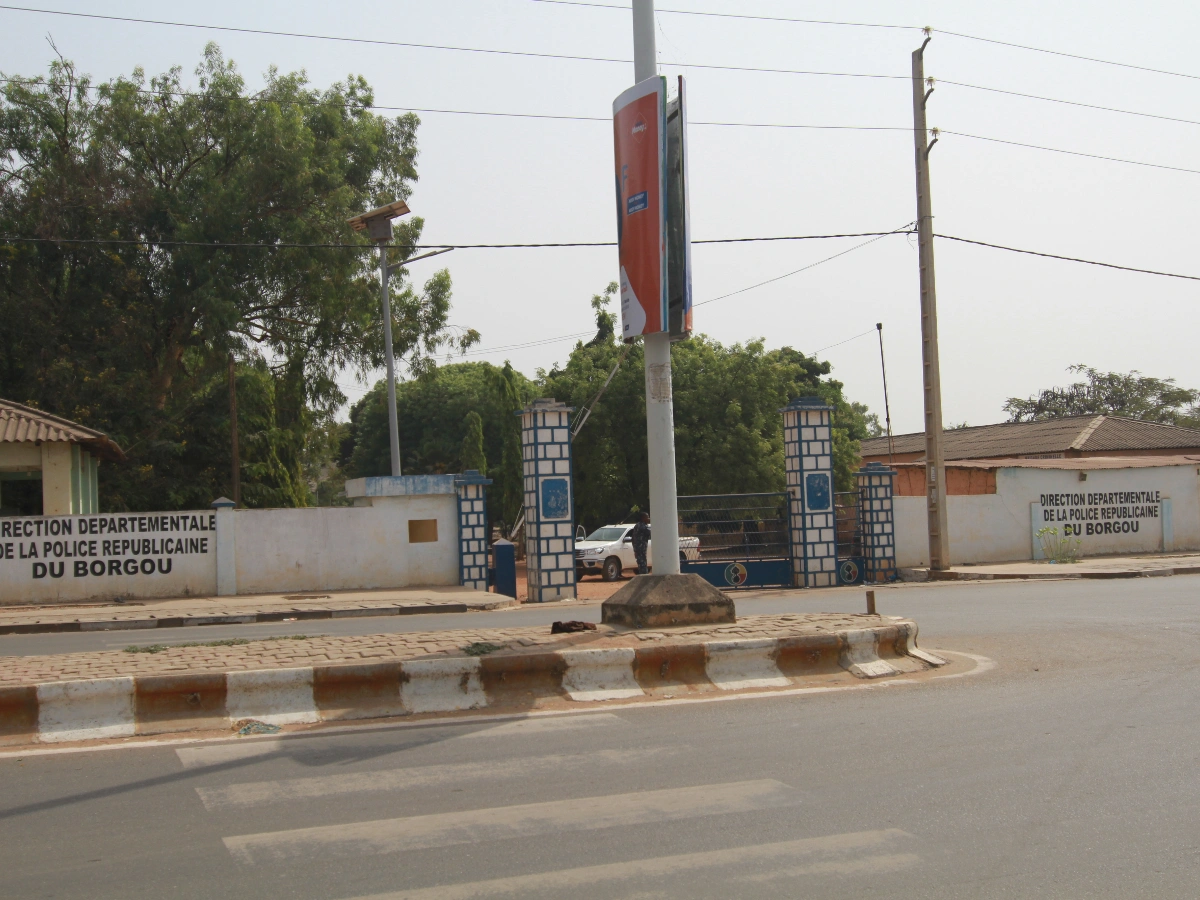 parakou interpellation police 400 personnes