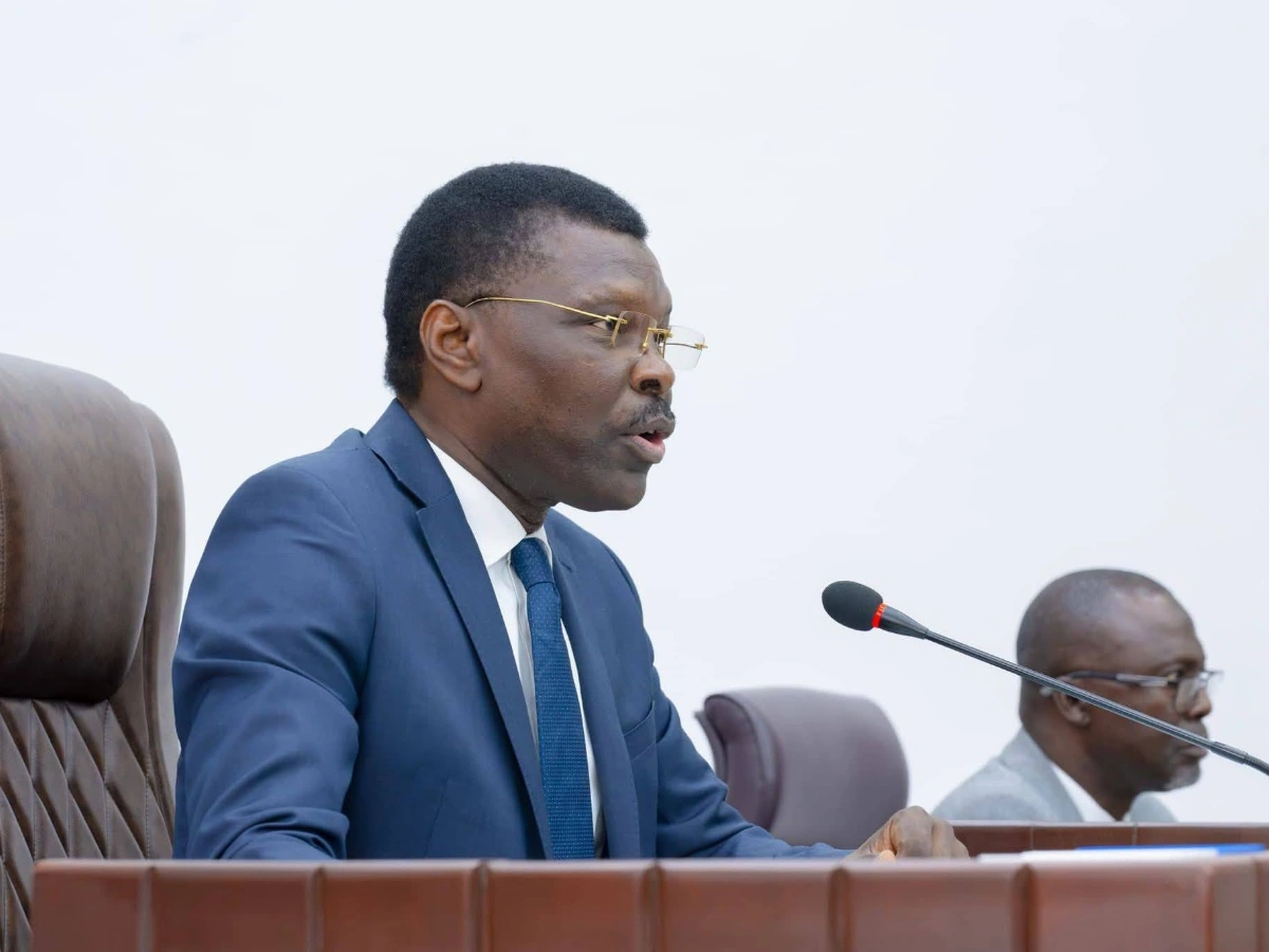 Joseph Djogbénou s'adresse à l'administration parlementaire