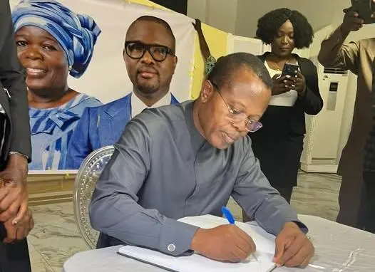 Éric Houndété signe le Pacte Républicain pour Romuald Wadagni