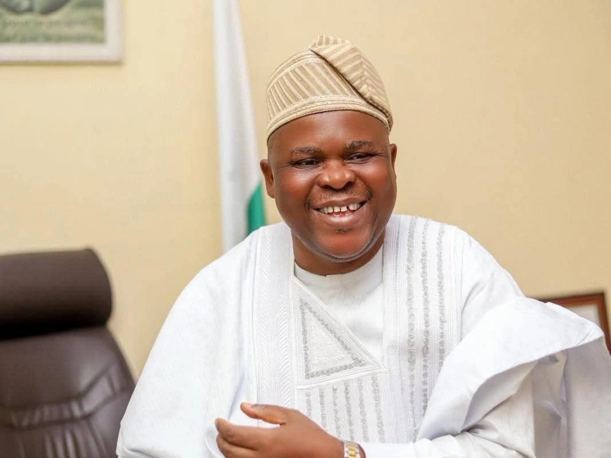 up-r et br félicitent paul hounkpè