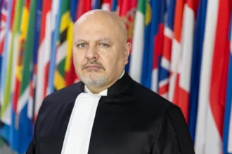 Karim Khan suspendu