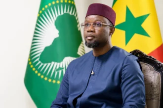 Ousmane Sonko assouplit son discours vis-à-vis de la dette au Sénégal dans un entretien sur France 24 et RFI.