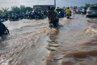 inondations sur le pont de Djonou à Abomey-Calavi@GN