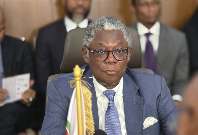 sénat théodore holo