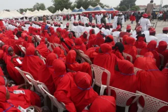 Au Nigeria, les autorités de l’État de Kano ont organisé, les 7 et 8 août 2026, une cérémonie collective de mariage réunissant 1 500 couples.