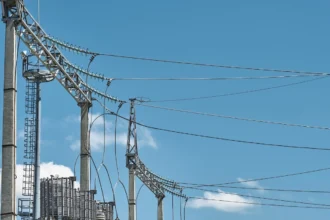 Bénin : 12 localités rurales bientôt électrifiées grâce au hors-réseau