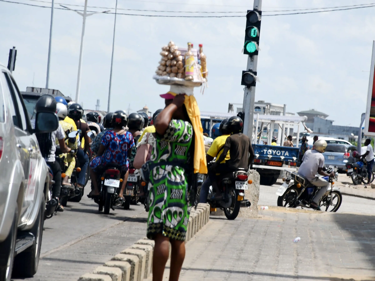 comportements à adopter dans les feux tricolores au bénin