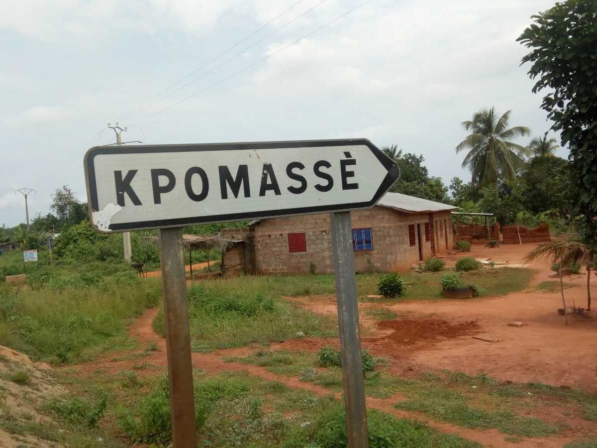 Kpomassè : trois personnes interpellées après le vol de matériel sur un chantier