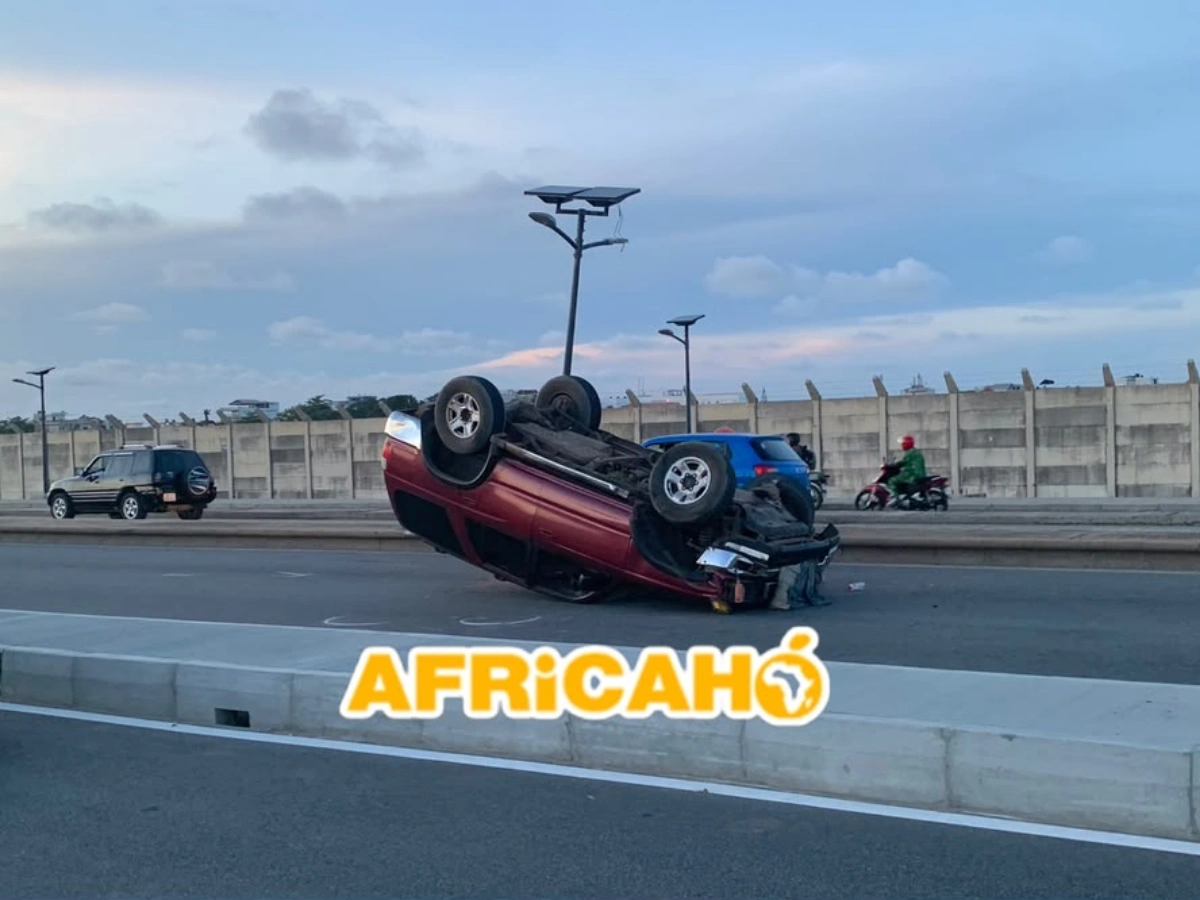 Cotonou : un véhicule fait un tonneau à Fidjrossè, aucun décès signalé