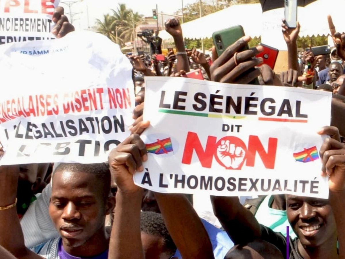 Sénégal : Human Rights Watch dénonce les arrestations et les violences visant les personnes LGBT